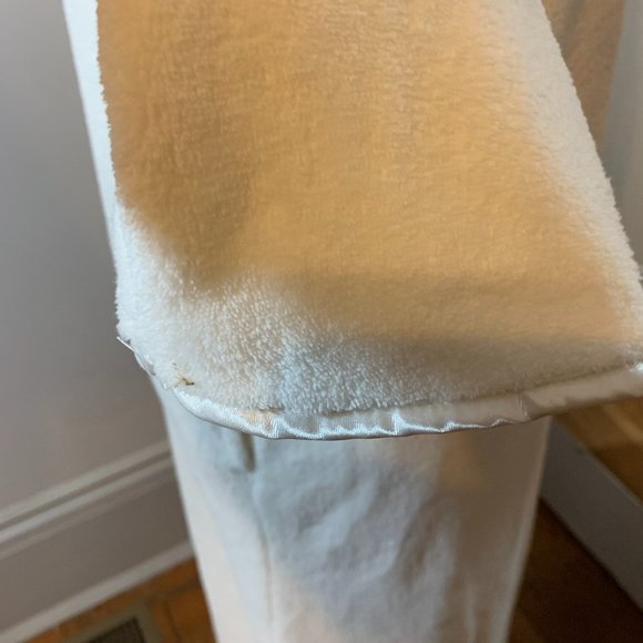 Oscar de la Renta Full Zipper Poly Plush Robe - Picture 5 of 8